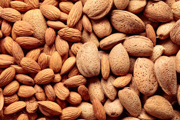 Peeled and unpeeled almonds.