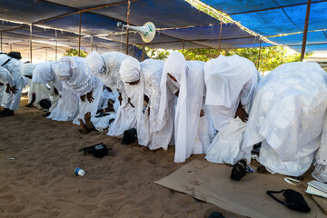 la prière islamique lors d'un pèlerinage pendant l'appel de Layennes à Dakar au Sénégal en Afrique