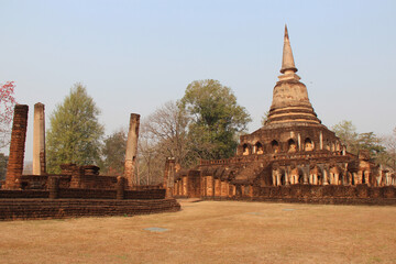 ruined temple (wat chang lom) in si satchanalai-chalieng in thailand