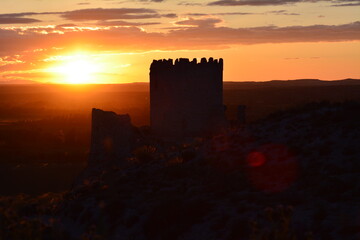 Fototapeta premium vistas de atardecer con castillo