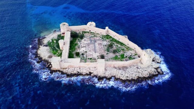 Experience travel like never before: Maiden's Castle, Kizkalesi, on Mersin's Mediterranean coast at sunset. Dive into the archaeological marvel, colossal ruins of a 12th-century Byzantine castle