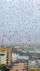 Gotas de chuva na janela de vidro