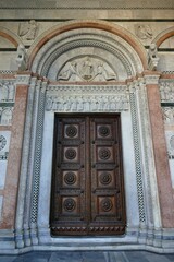 Porte d’entrée de la cathédrale San Martino de Lucques