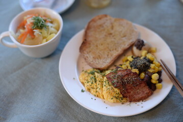 Eat breakfast perform better academically than those who skip breakfast.