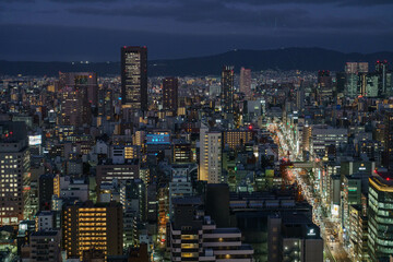 Fototapeta na wymiar 大阪梅田の夜景。マジックアワーで街は輝く。