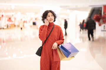 woman shopping in mall