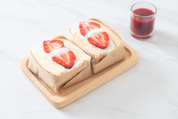 pancake sandwich strawberry fresh cream