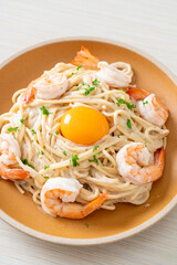 spaghetti white cream sauce with shrimps and egg yolk