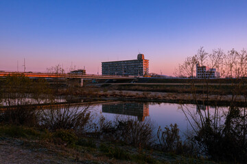 武庫川の美しい朝焼け