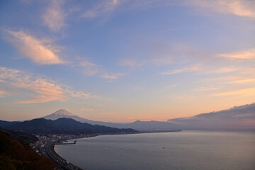 薩捶峠から見る朝日に染まる富士山