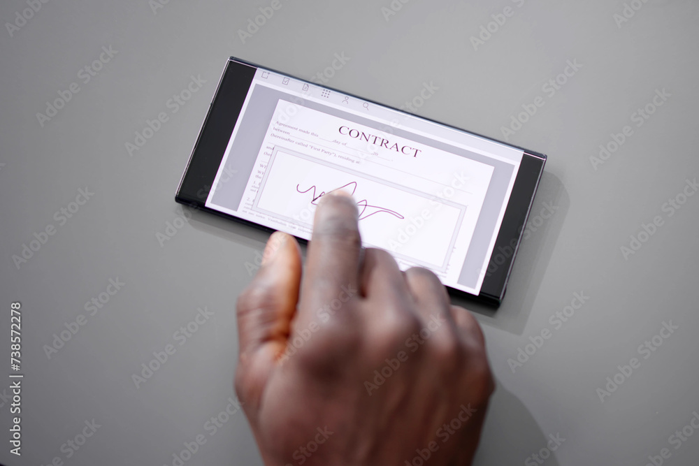 Poster digital signature on contract document online