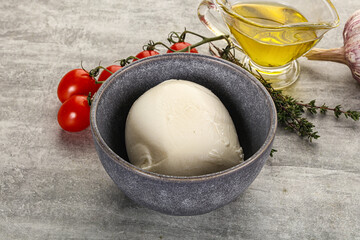 Round Mozzarella young cheese ball