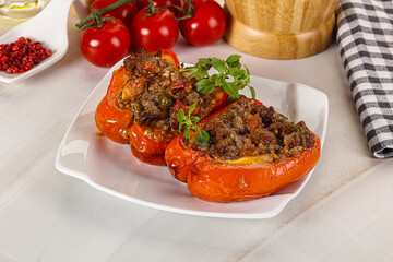 Bell pepper stuffed minced meat
