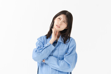 作業服姿で考える女性