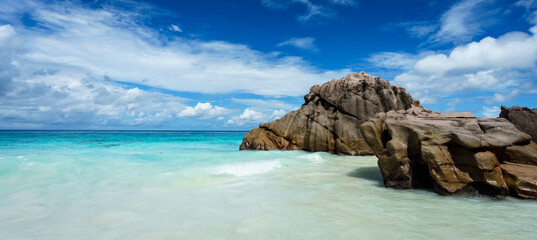 Paradise Beach in La Digue. Seychelles  - 738692292