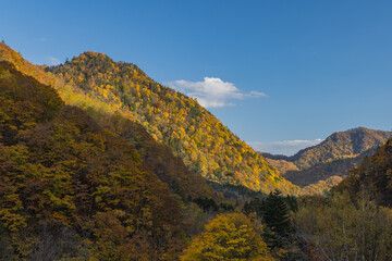 日本　北海道札幌市南区定山渓の定山渓ダムからの風景と紅葉
