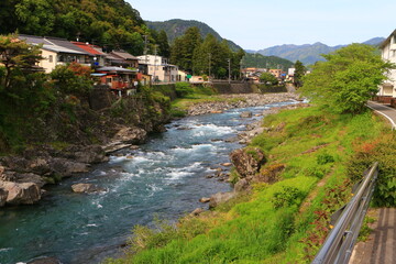 川