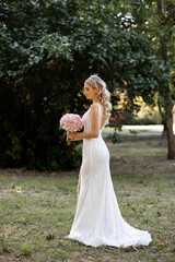 Obraz na płótnie Canvas bride in wedding dress with bouquet
