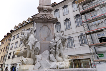 Obraz premium Famous fountain of the three Carniolan Rivers made by Francesco Robba at the old town City of Ljubljana on a cloudy summer day. Photo taken August 9th, 2023, Ljubljana, Slovenia.