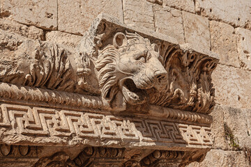 Löwenkopf  am Jupitertempel in Baalbek, Libanon - obrazy, fototapety, plakaty