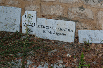 Ex voto-Tafel, als Dank an die heilige Rafka, 
im Kloster St. Josef, Deir Mar Youssef (bei Batroun), Libanon