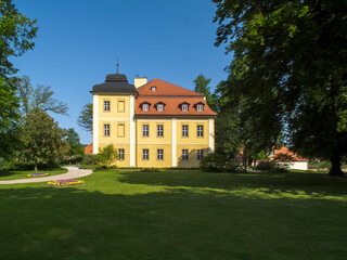 Fototapeta na wymiar The Łomnica Palace