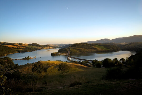 Lago di Cingoli , Marche Italia