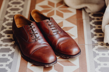 Chaussures en cuir marrons pour homme