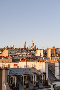Vue sur les toits de Paris et le Sacr&eacute;-Coeur