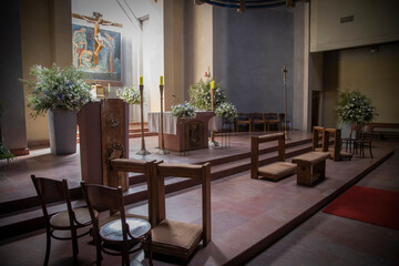 Fototapeta na wymiar Altar de iglesia católica