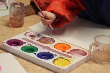 Children paint with paint.  Children are painting. Image lesson for preschool children.