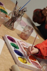 Children paint with paint.  Children are painting. Image lesson for preschool children.