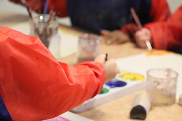 Children paint with paint.  Children are painting. Image lesson for preschool children.