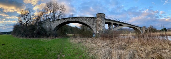 Unterrieden, die Flutbrücke Gelstertalbahn über die Weser