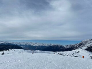 Fototapeta na wymiar skiing in a sea of ​​clouds