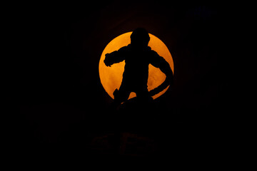 Astronauta frente a lua © cristiane