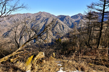 丹沢の檜岳山稜　檜岳山頂より檜洞丸と蛭ヶ岳を望む
