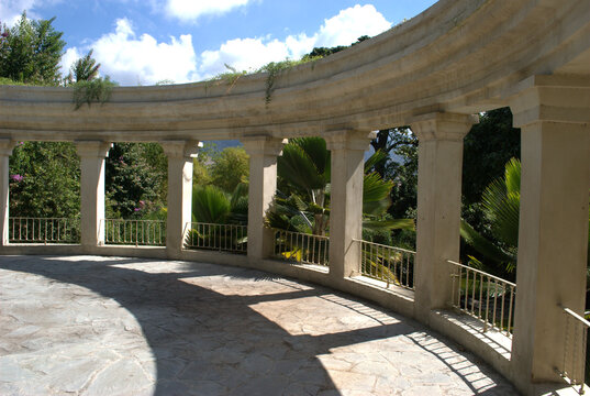 Hermosa arquitectura en nuestros parques y plazas.