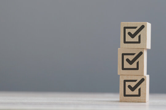 wood cube block with customer satisfaction rating to measure product evaluation