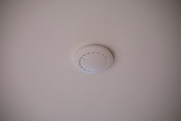 Ceiling mounted smoke detector sensor