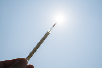 Naklejka premium thermometer temperatur check white background