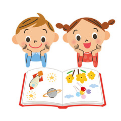 男の子と女の子で絵本を仲良く見ている