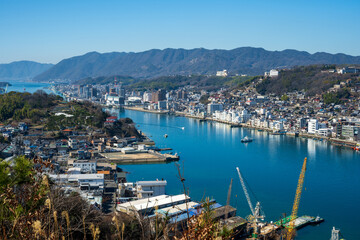 日本の広島県尾道市の向島から見た美しい尾道水道