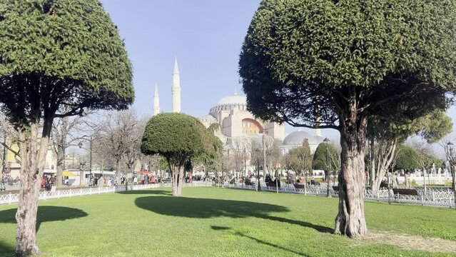Sultanahmet square hagia sophia, blue mosque, german fountain, city center istanbul