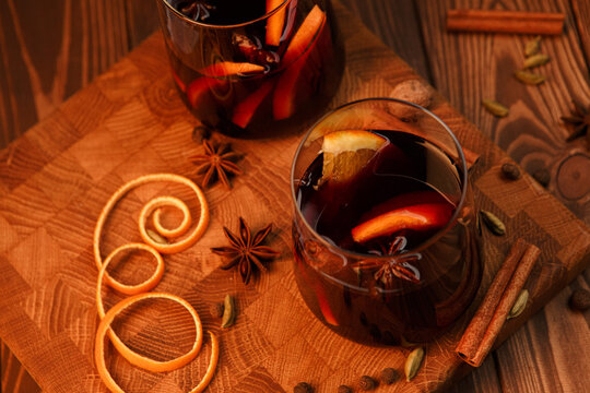 Mulled wine. Gl&uuml;hwein.