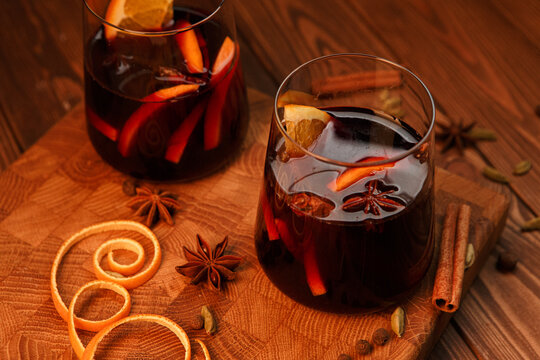 Mulled wine. Gl&uuml;hwein.