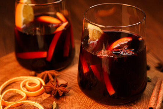 Mulled wine. Gl&uuml;hwein.