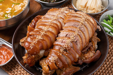 Cold salad, jokbal, pork, direct fire, mini, bossam, boiled pork, garlic, tray noodles,