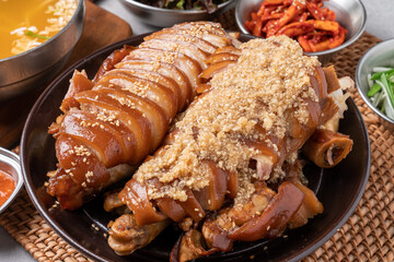 Cold salad, jokbal, pork, direct fire, mini, bossam, boiled pork, garlic, tray noodles,