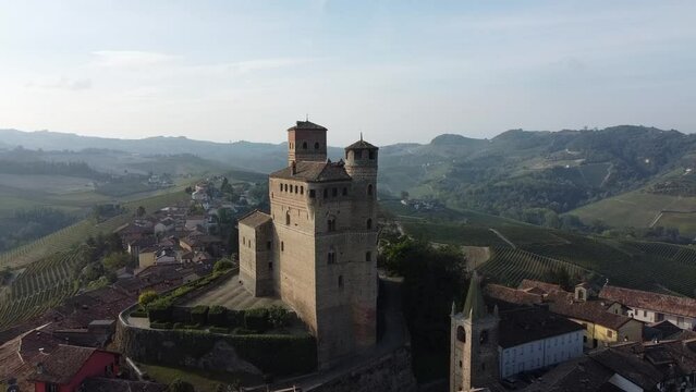 The castle of Serralunga d'Alba is a donjon, or a "tower castle", built in the 14th century in Serralunga d'Alba. Slender and majestic, an indelible symbol of this landscape